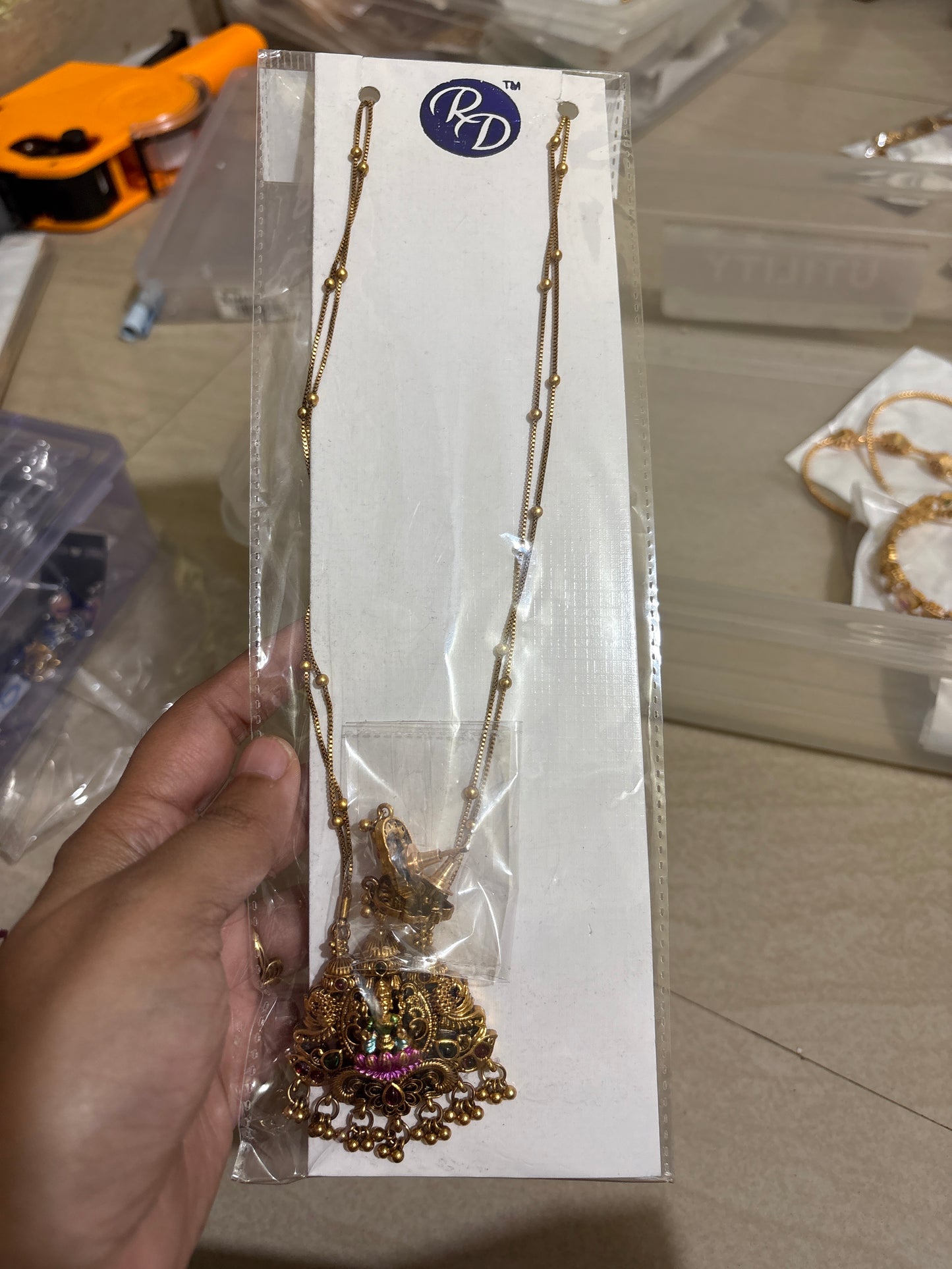 Pendent chain
