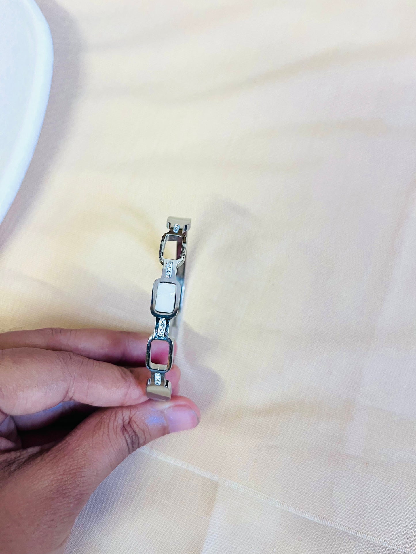 Anti-tarnish Silver Bracelet with White Monalisa stone