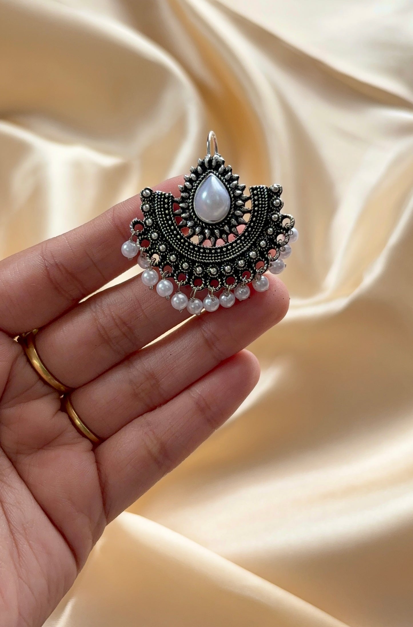 Oxidised Pearl Hook