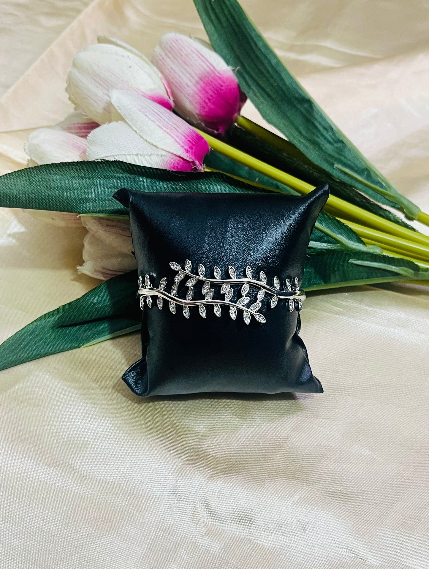 Budget friendly Anti-tarnish LeafyBracelet(Silver)