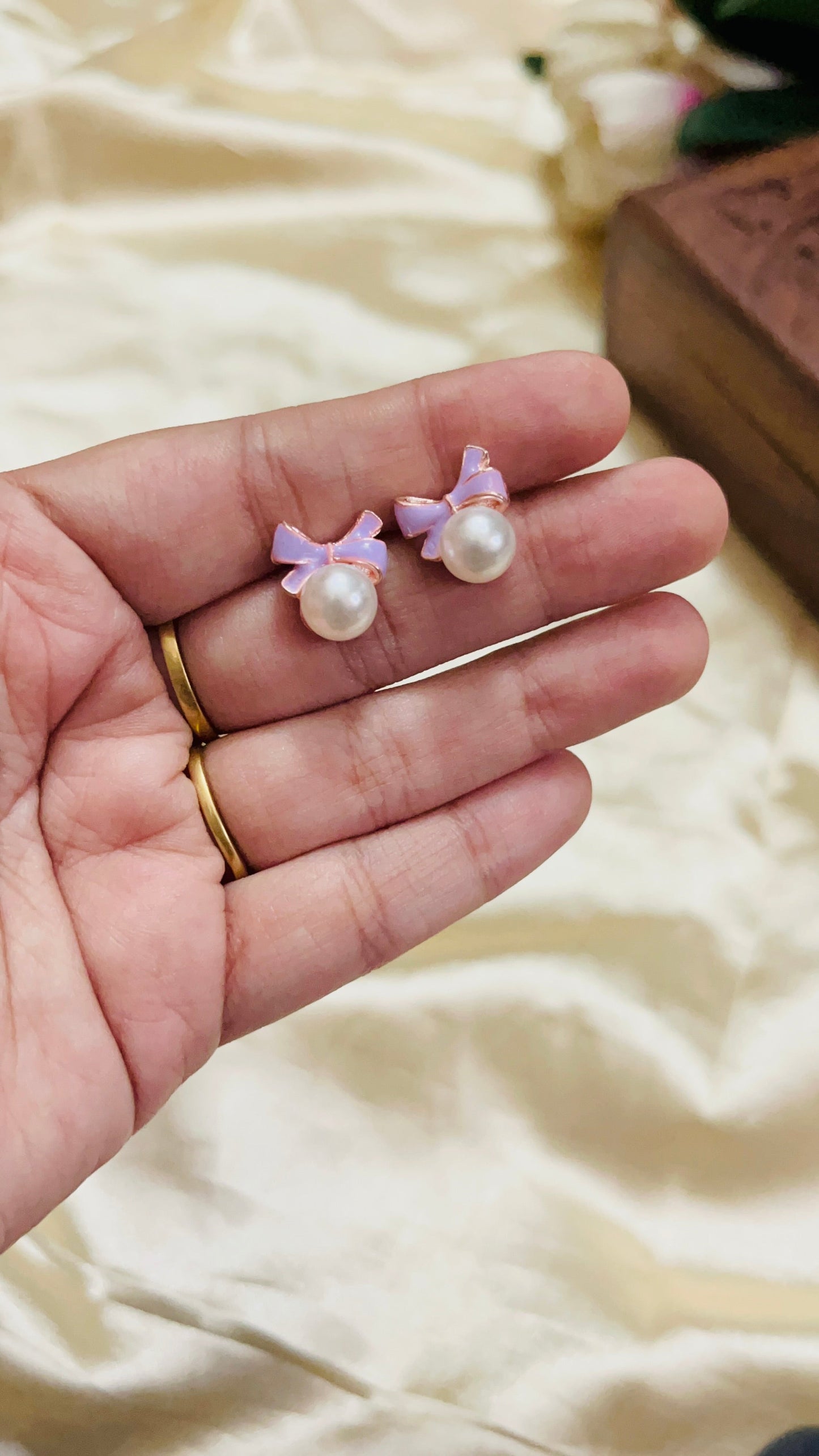 Bow Style Mini stud