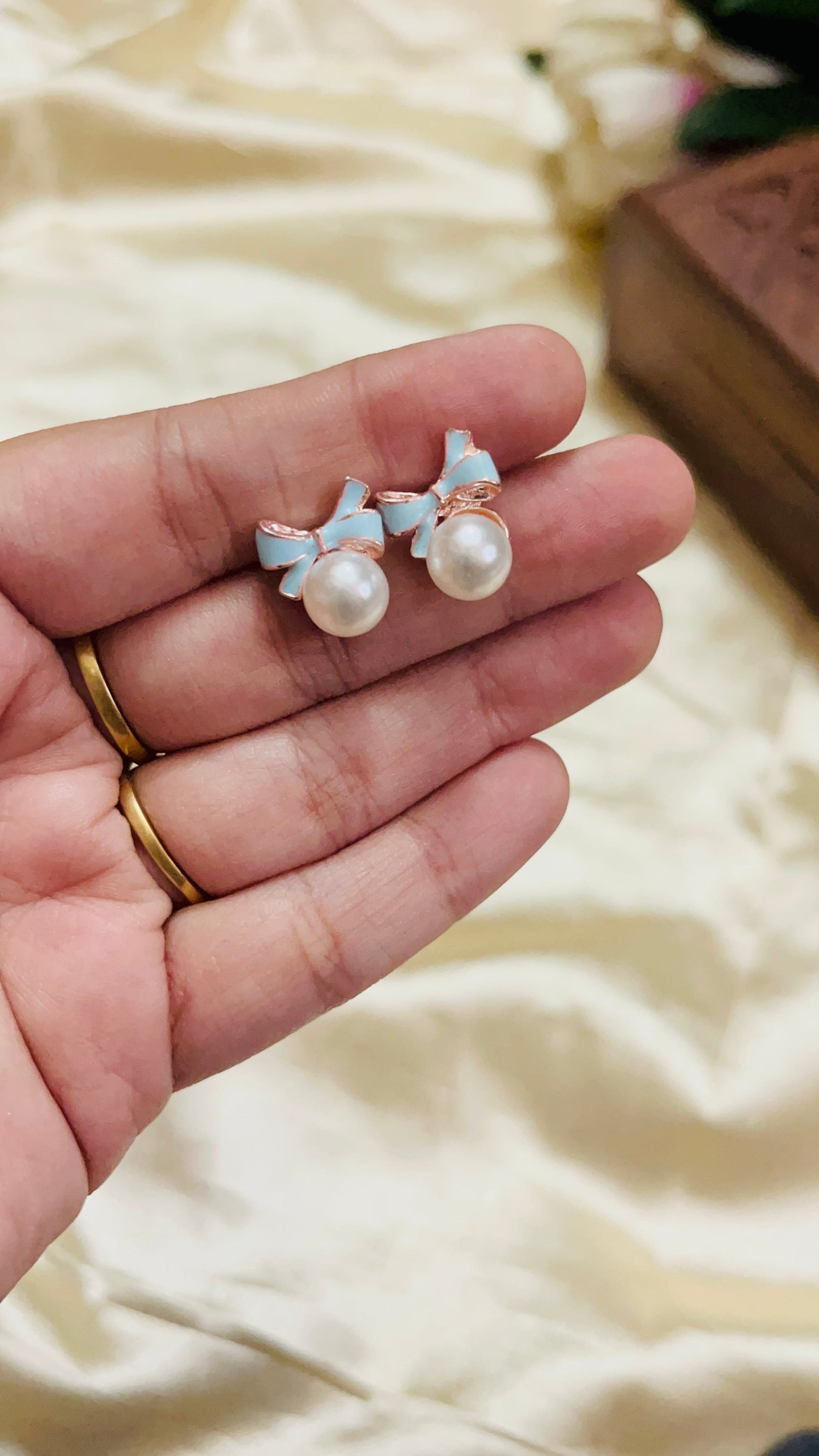 Bow Style Mini stud