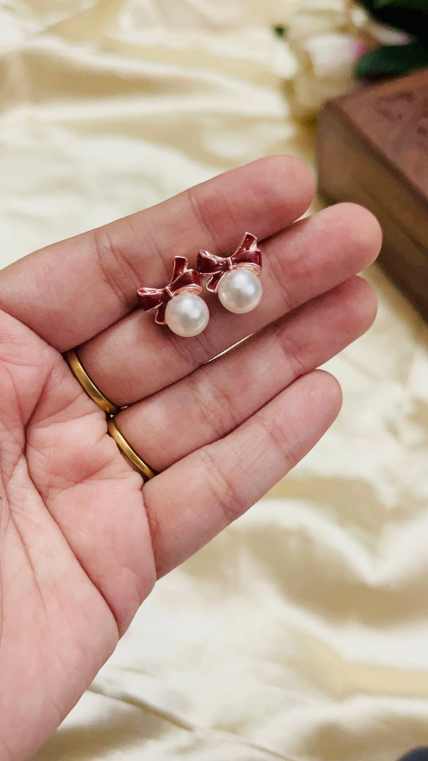 Bow Style Mini stud