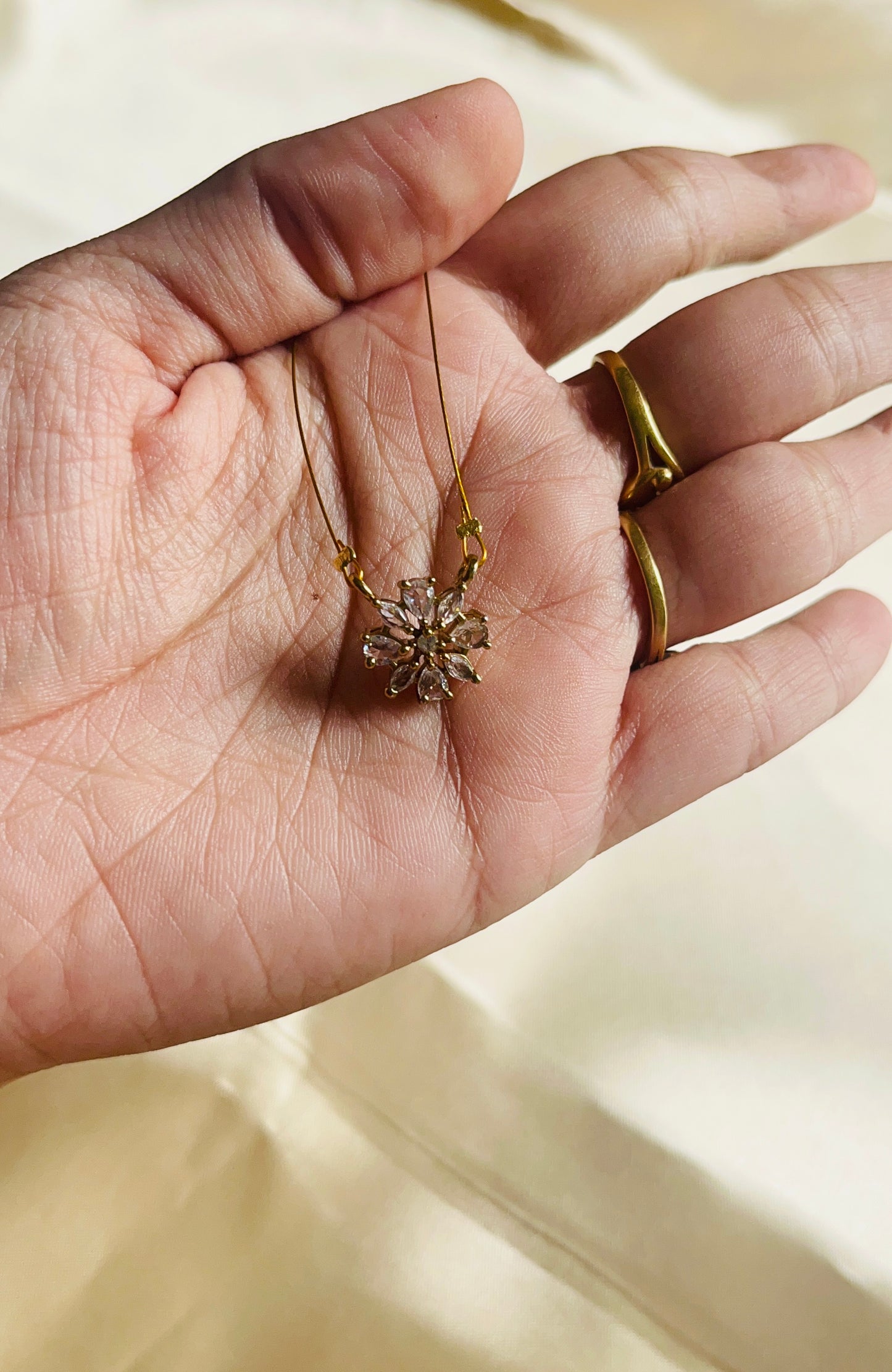 AD Floral Invisible necklace