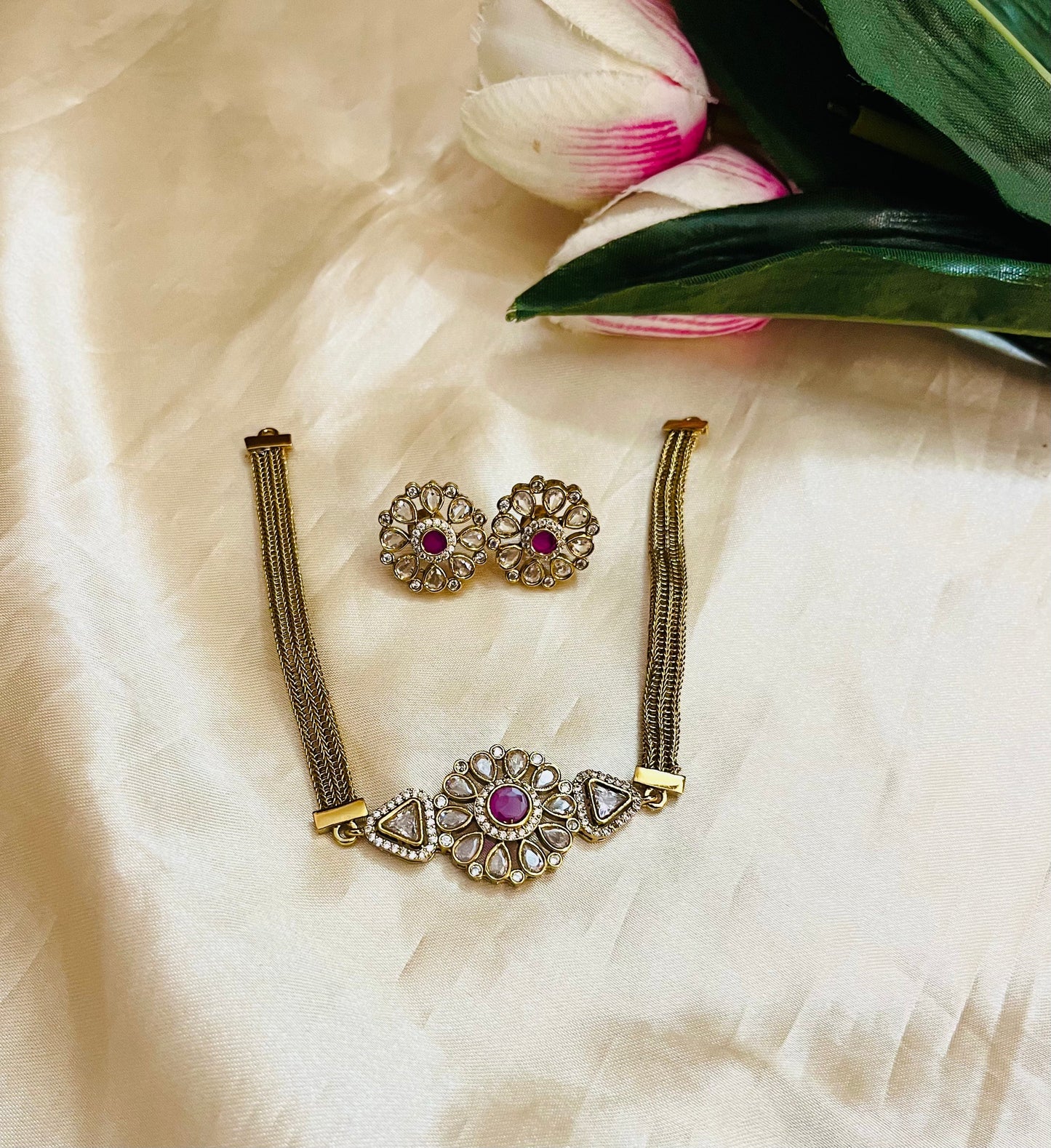 Statement Trendy Choker set