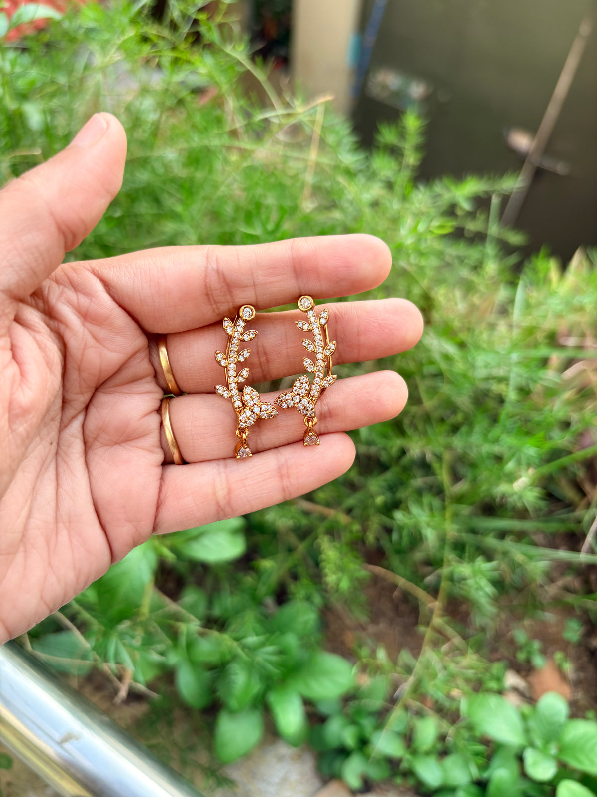 Stone Drop EarCuff