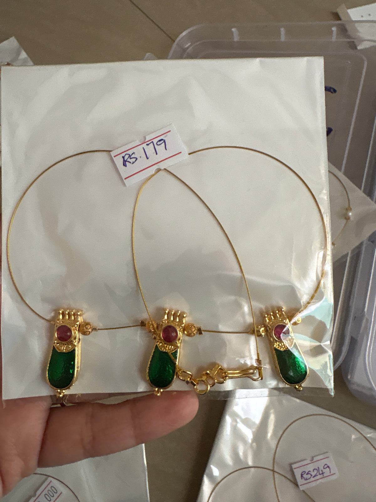 Palakka invisible necklace