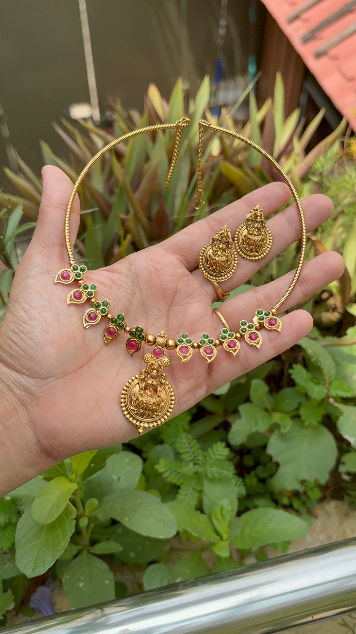 Manga Hasli neckpiece
