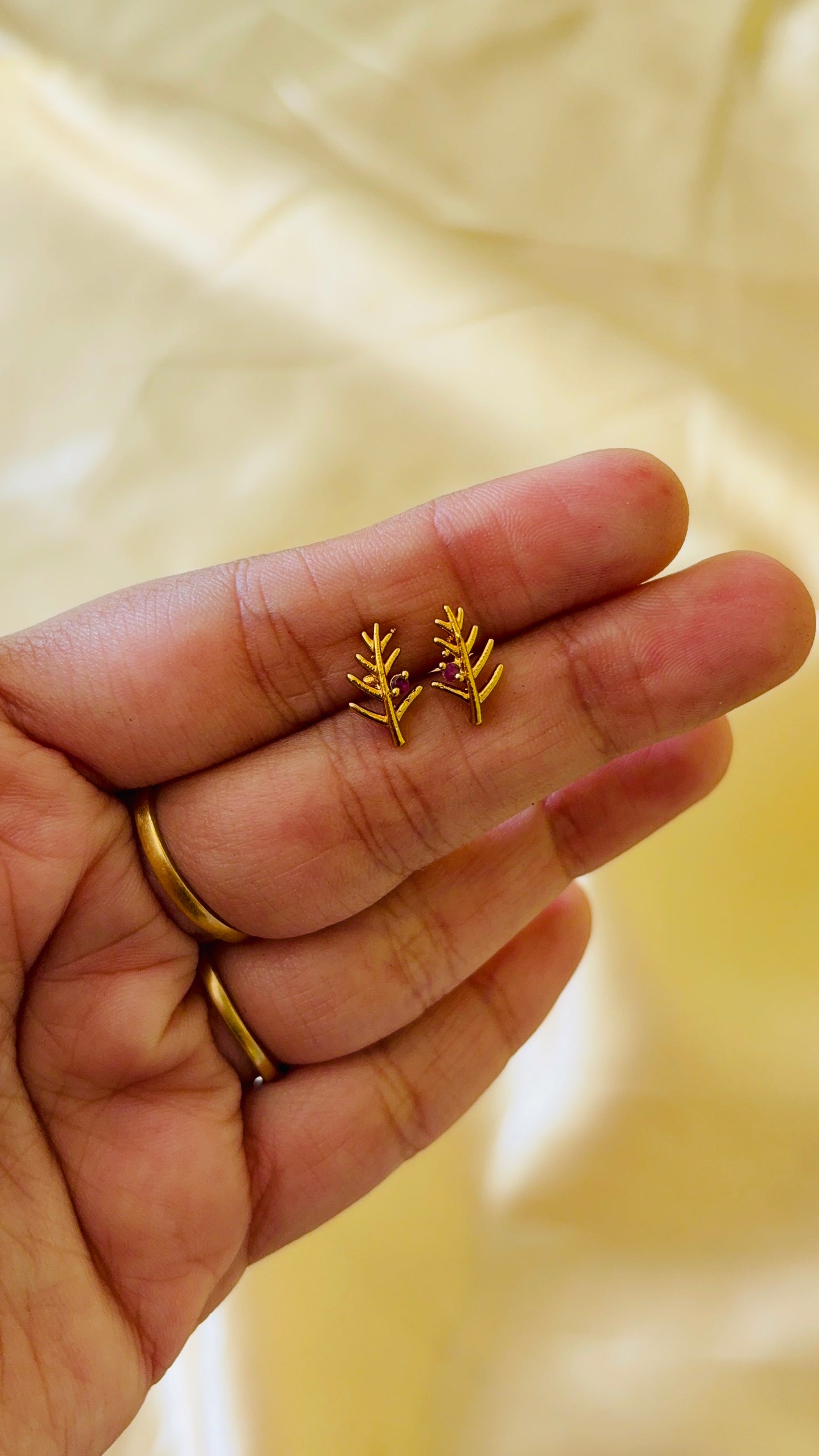 Antique gold finish Mini leafy Stud