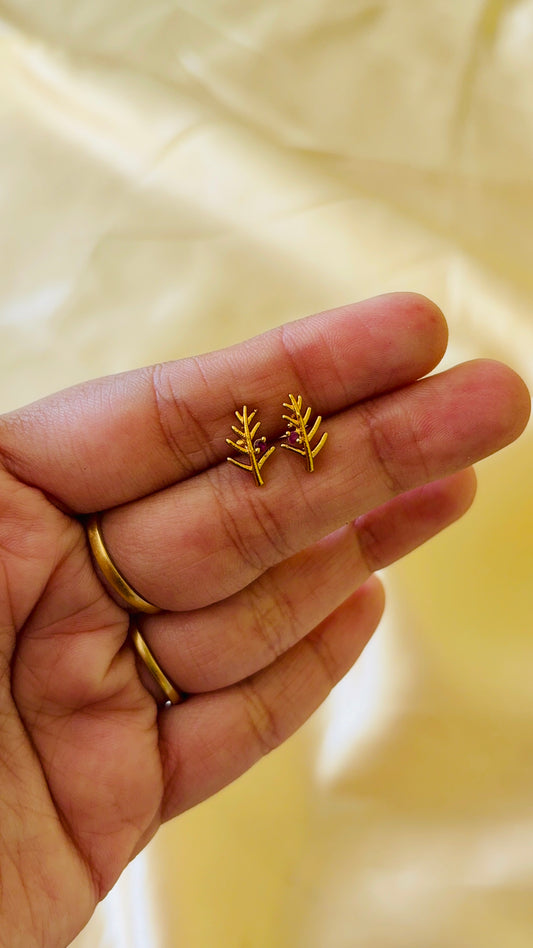 Antique gold finish Mini leafy Stud
