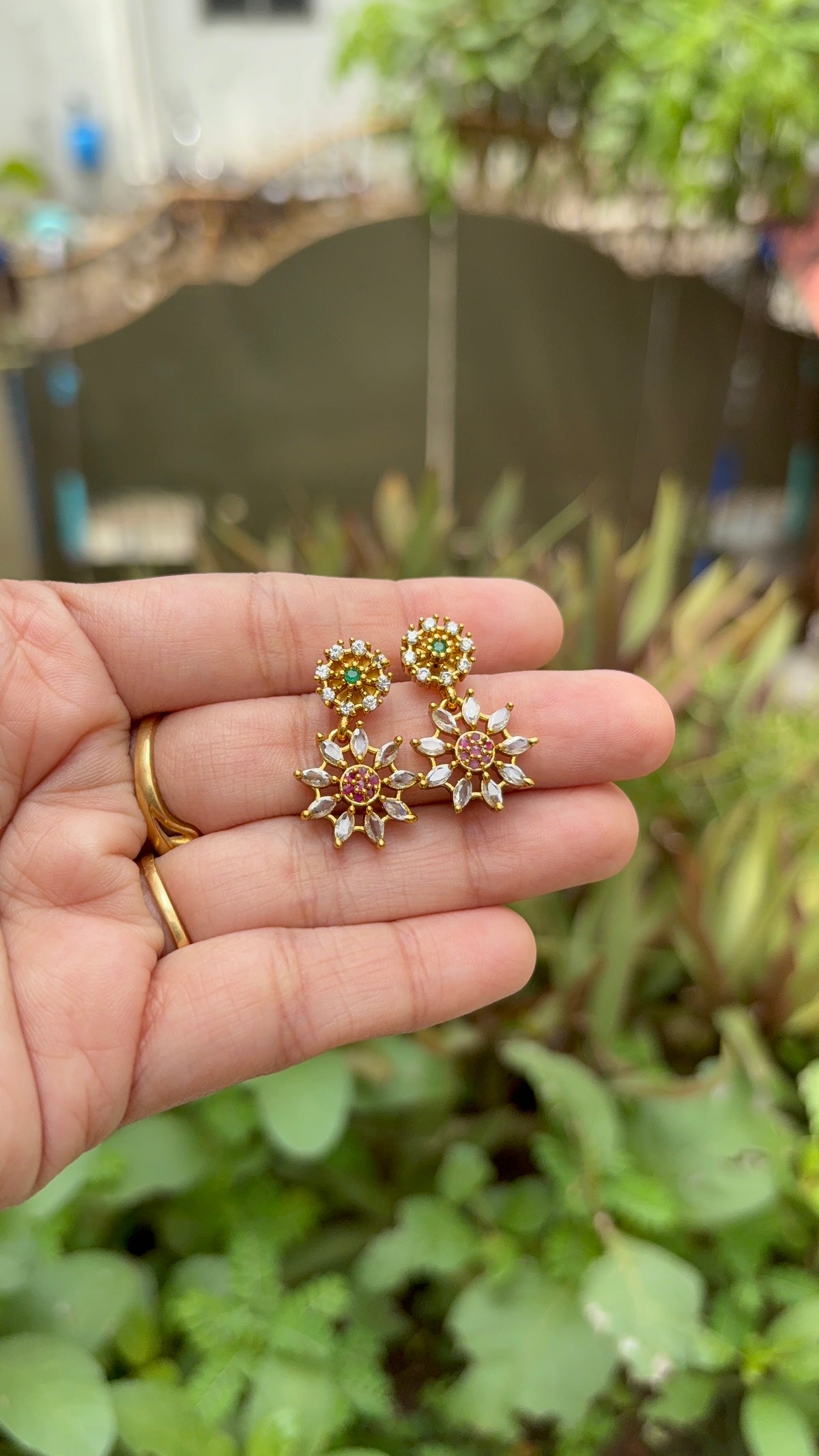 Dual layer floral necklace