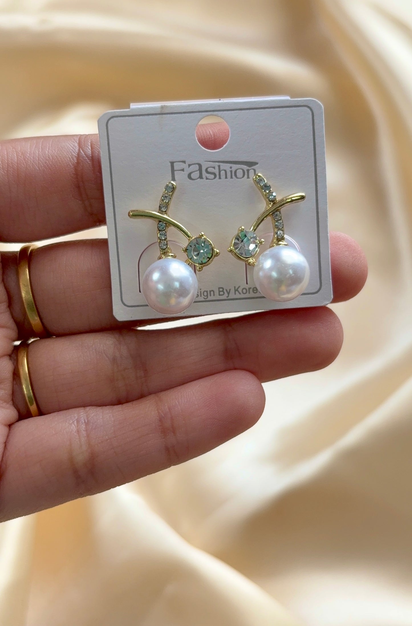 Pearl stud