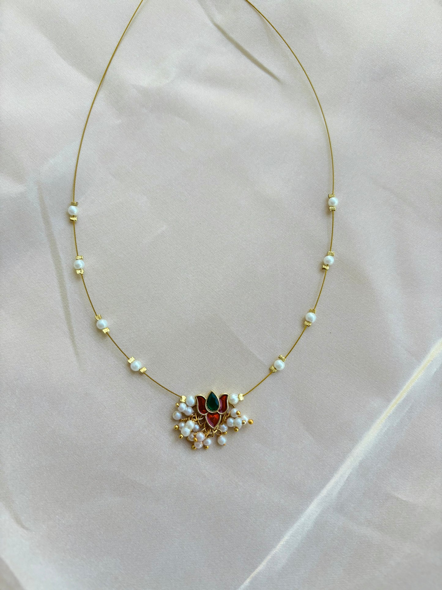 Lotus pearl invisible necklace