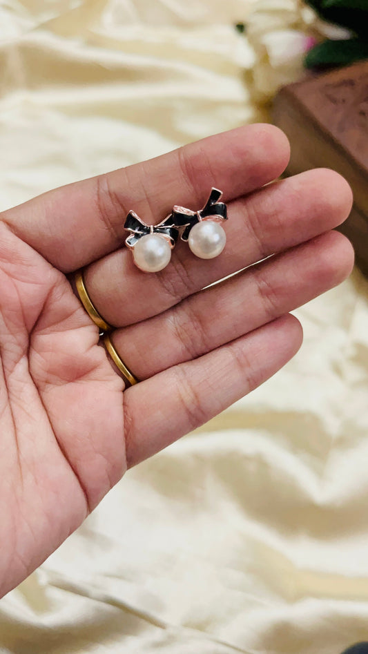Bow Style Mini stud