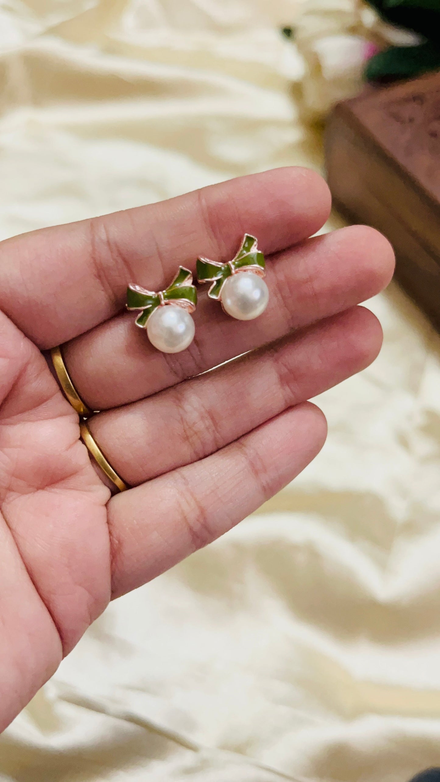 Bow Style Mini stud