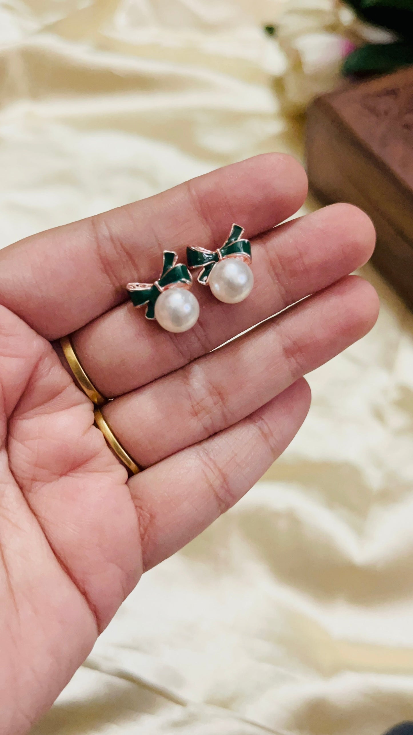 Bow Style Mini stud