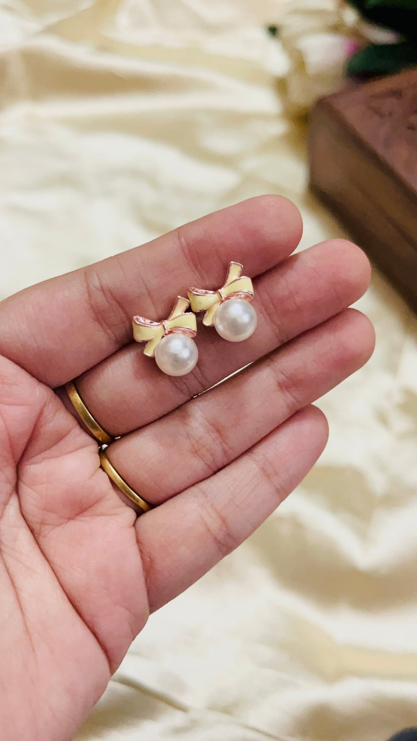 Bow Style Mini stud