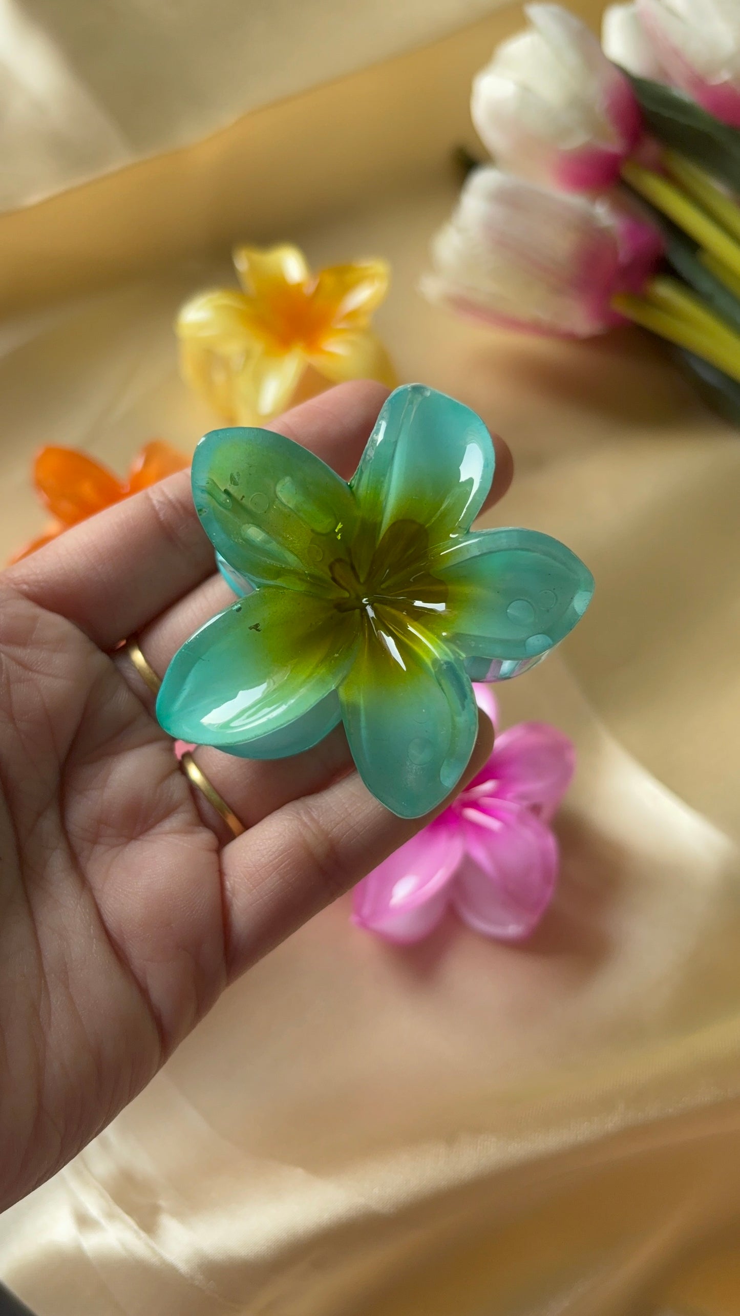 Pintersty Floral Claw Clip (Medium size)