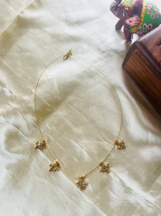 AD invisible necklace