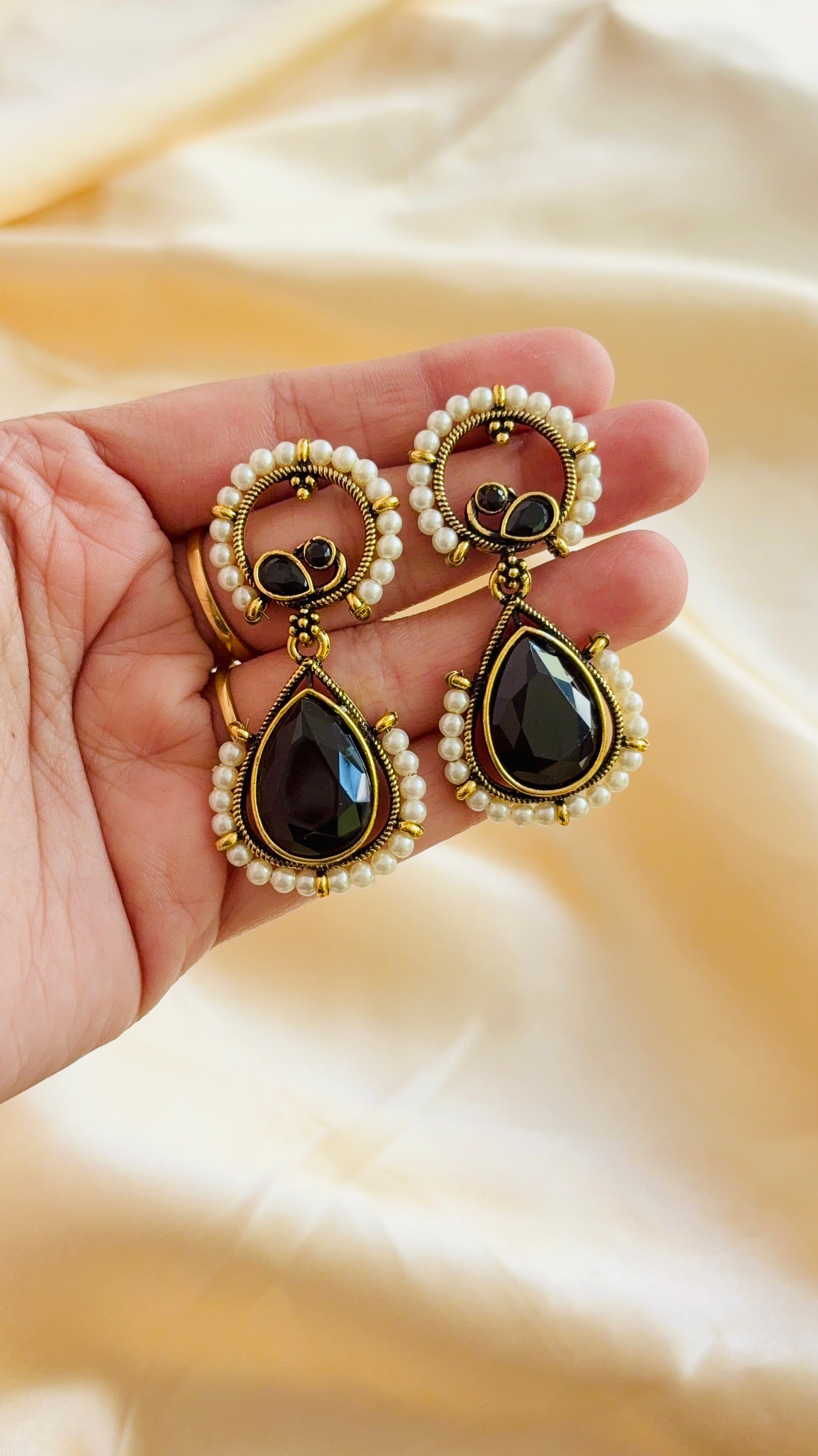 Pearl outlined Monalisa Stone Earrings