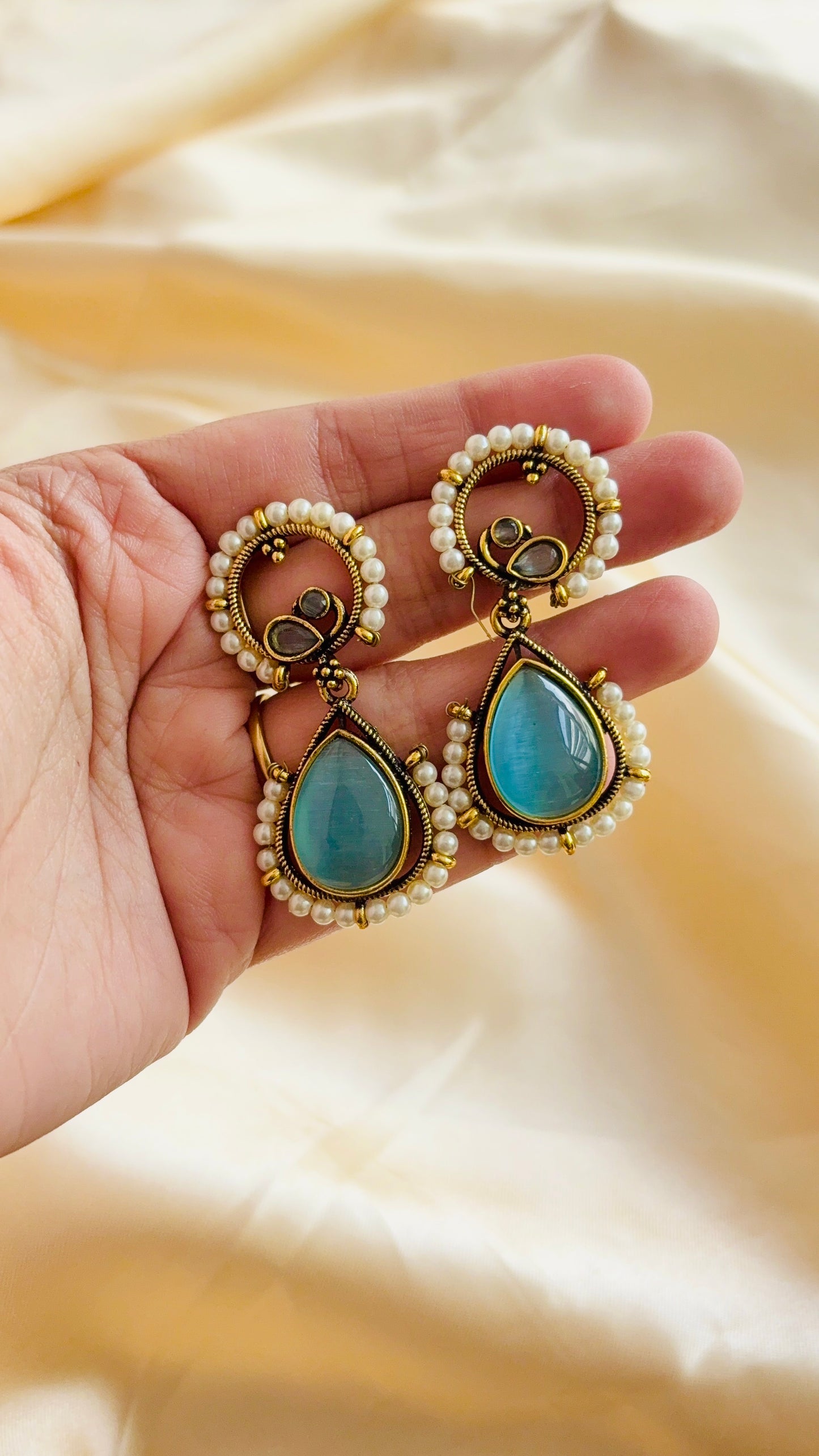 Pearl outlined Monalisa Stone Earrings