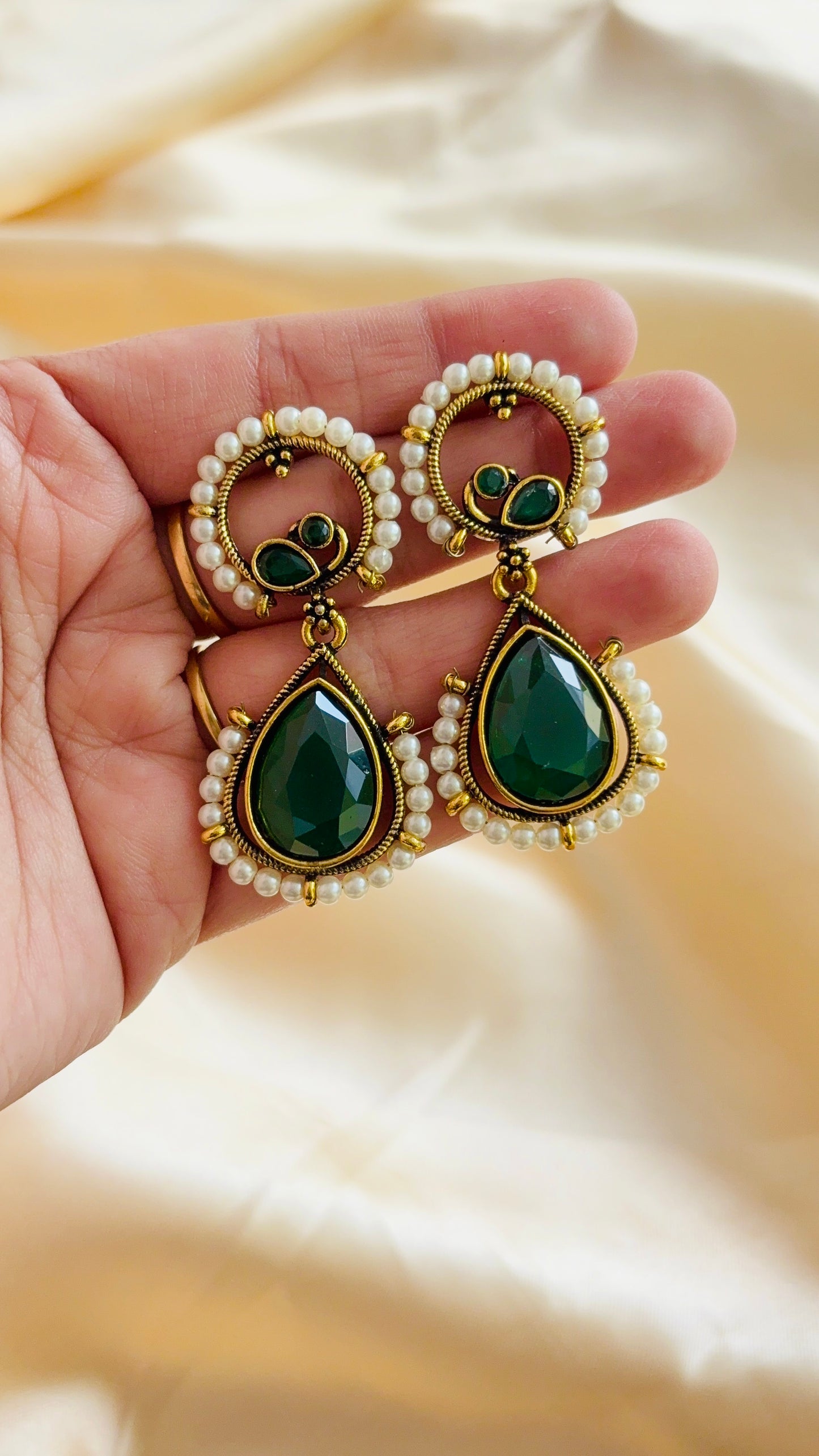 Pearl outlined Monalisa Stone Earrings