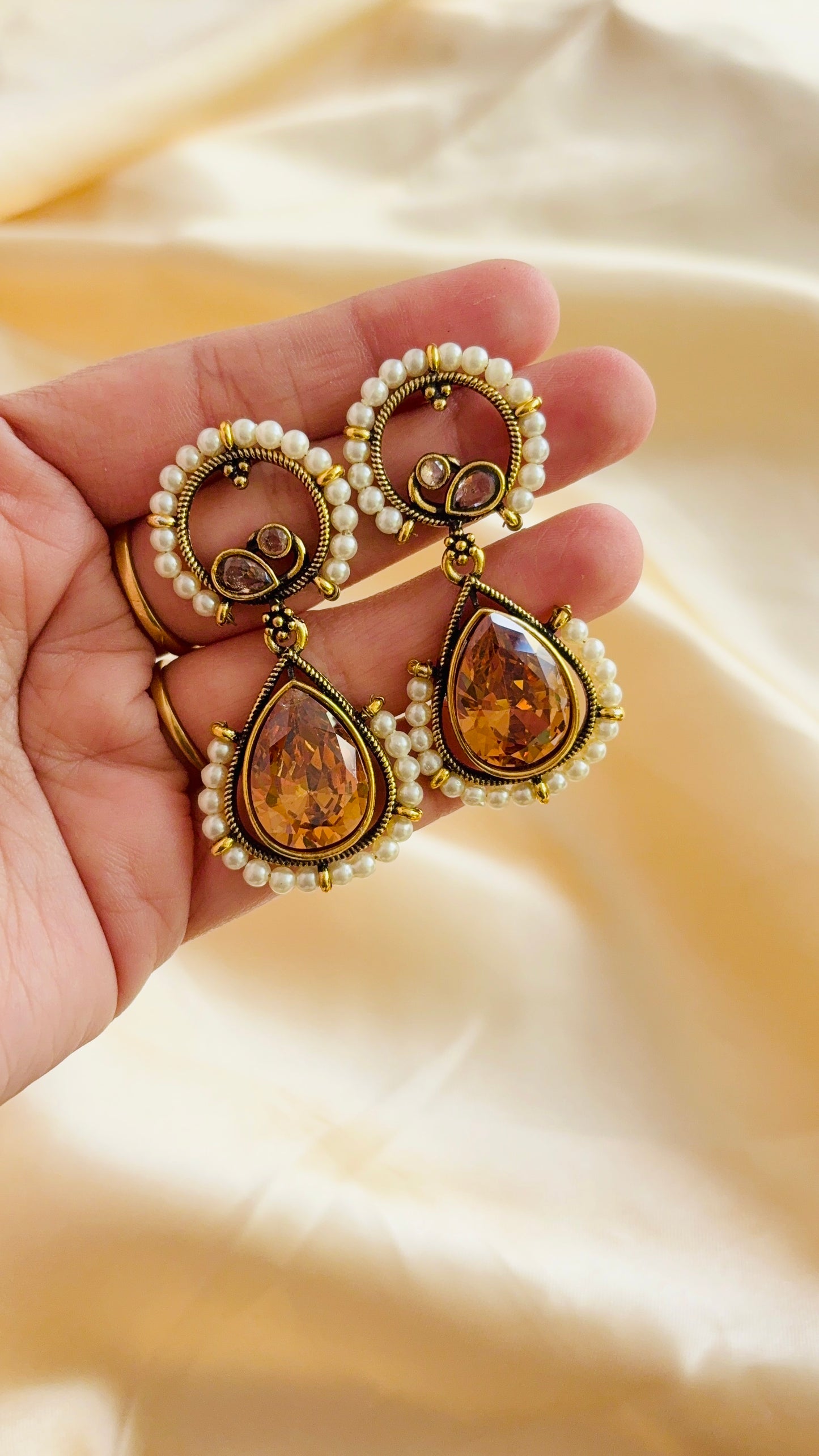 Pearl outlined Monalisa Stone Earrings