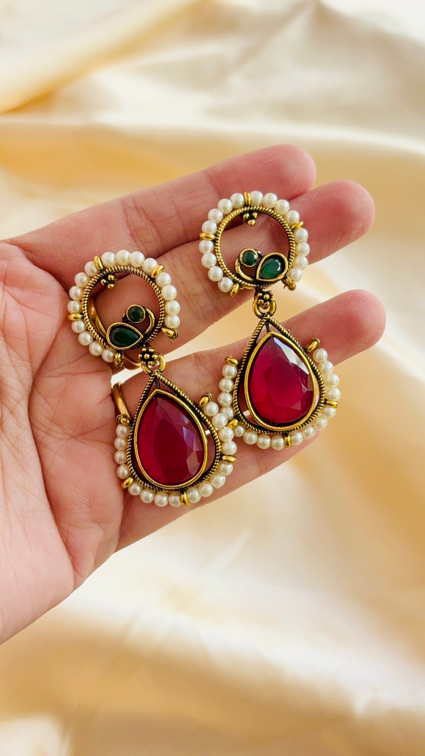 Pearl outlined Monalisa Stone Earrings