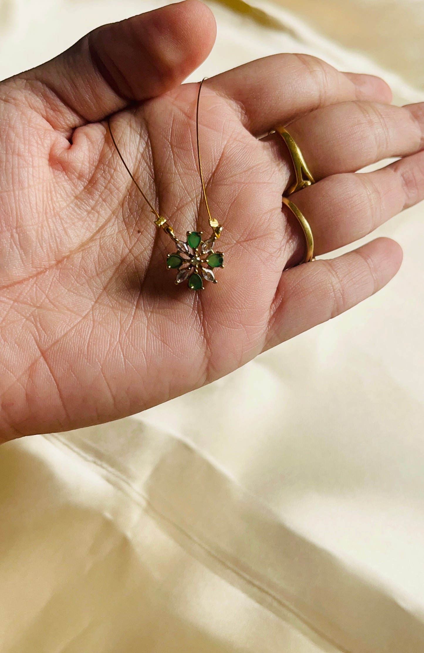 AD Floral Invisible necklace