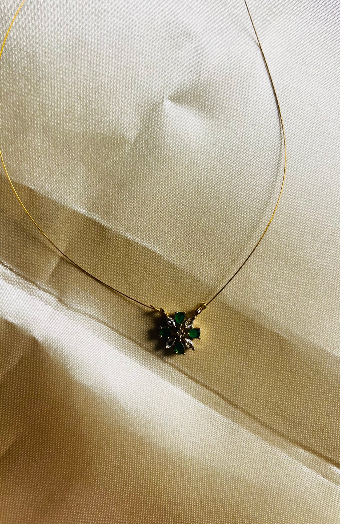 AD Floral Invisible necklace